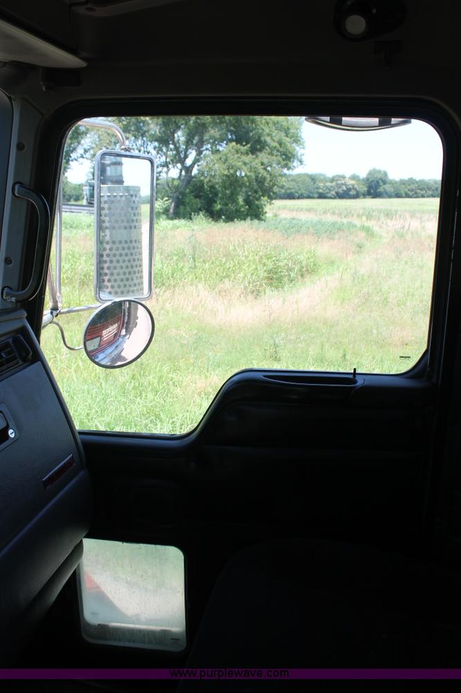 image for item H8205 2006 Kenworth T800 vacuum semi truck