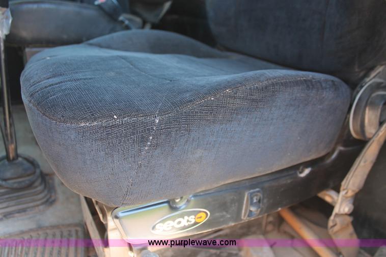 image for item H8205 2006 Kenworth T800 vacuum semi truck