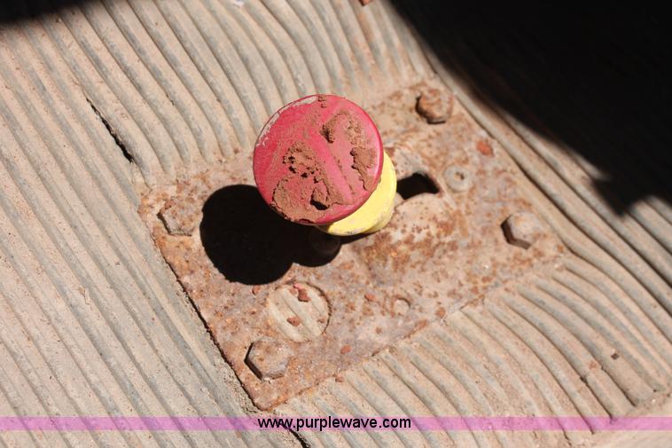 image for item H8205 2006 Kenworth T800 vacuum semi truck