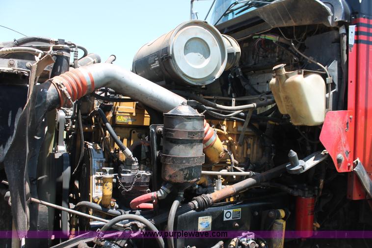 image for item H8205 2006 Kenworth T800 vacuum semi truck