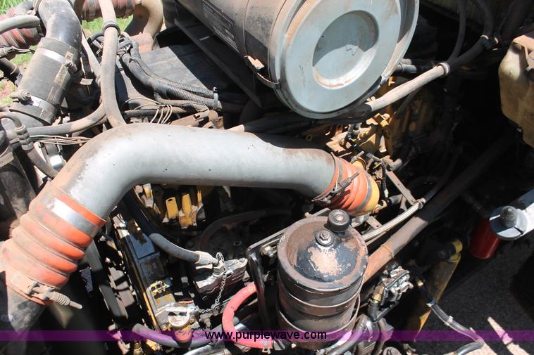 image for item H8205 2006 Kenworth T800 vacuum semi truck