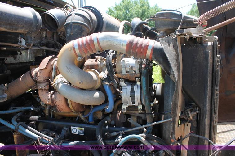 image for item H8205 2006 Kenworth T800 vacuum semi truck