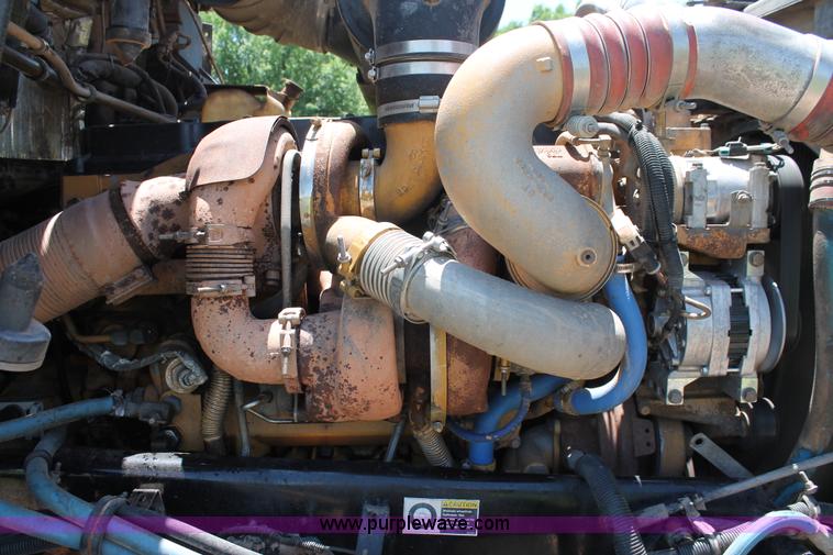 image for item H8205 2006 Kenworth T800 vacuum semi truck