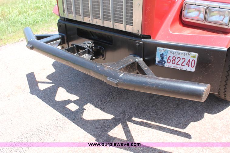 image for item H8205 2006 Kenworth T800 vacuum semi truck