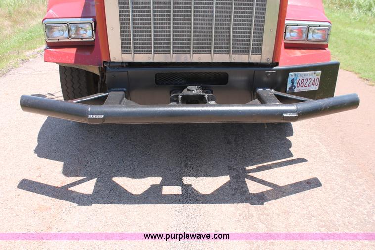 image for item H8205 2006 Kenworth T800 vacuum semi truck