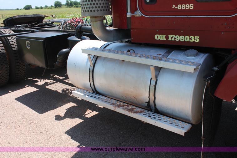 image for item H8205 2006 Kenworth T800 vacuum semi truck