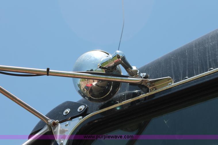 image for item H8205 2006 Kenworth T800 vacuum semi truck