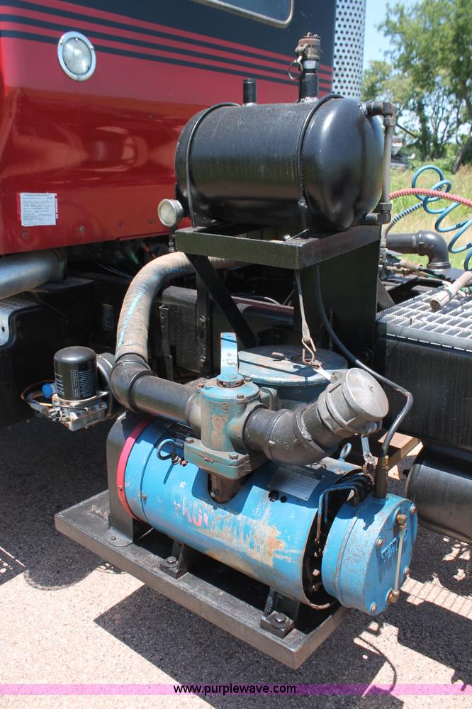 image for item H8205 2006 Kenworth T800 vacuum semi truck