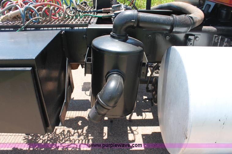 image for item H8205 2006 Kenworth T800 vacuum semi truck