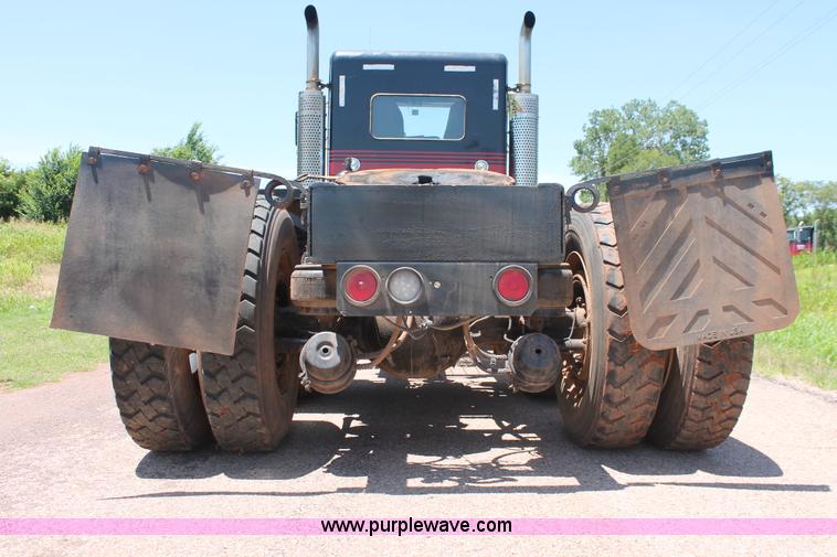 image for item H8205 2006 Kenworth T800 vacuum semi truck