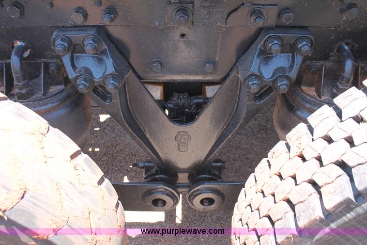 image for item H8205 2006 Kenworth T800 vacuum semi truck