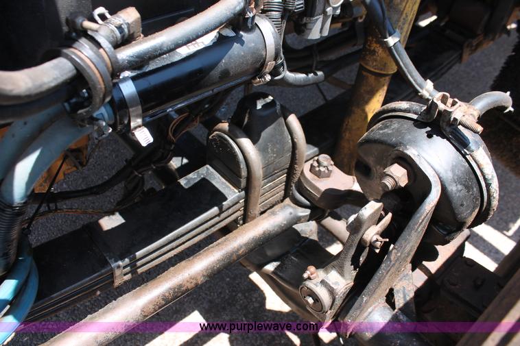 image for item H8205 2006 Kenworth T800 vacuum semi truck