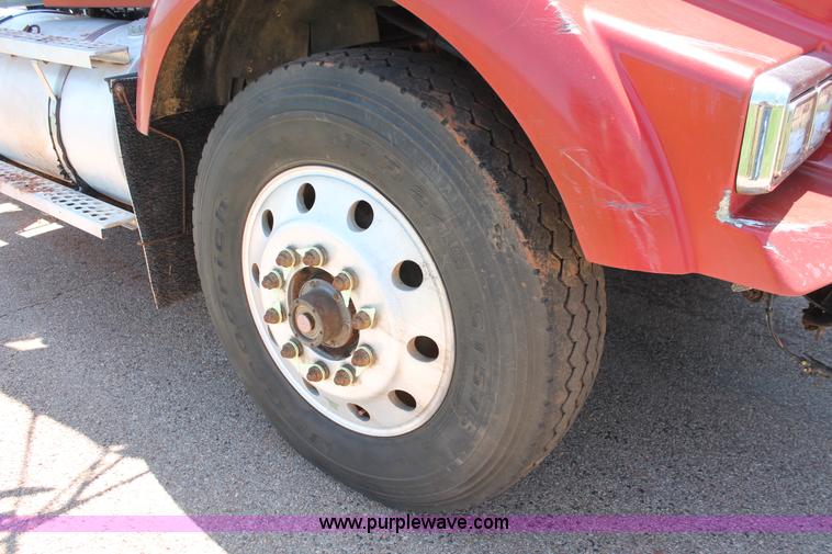 image for item H8205 2006 Kenworth T800 vacuum semi truck