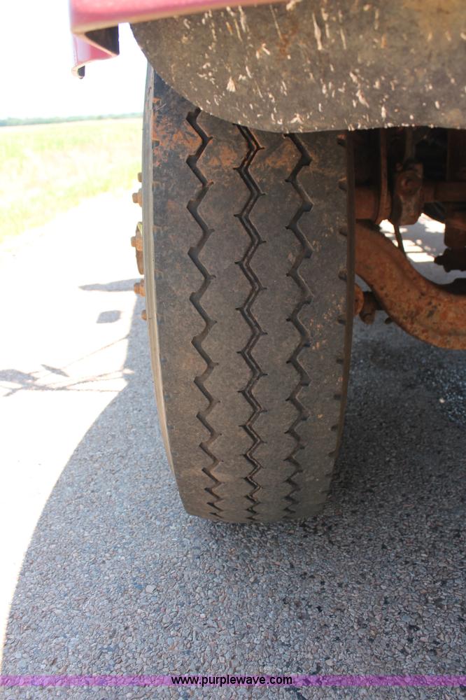 image for item H8205 2006 Kenworth T800 vacuum semi truck