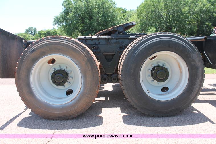 image for item H8205 2006 Kenworth T800 vacuum semi truck