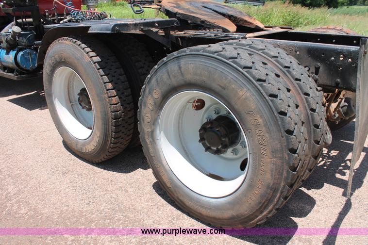 image for item H8205 2006 Kenworth T800 vacuum semi truck