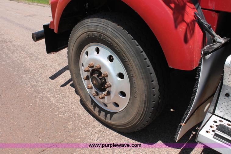 image for item H8205 2006 Kenworth T800 vacuum semi truck