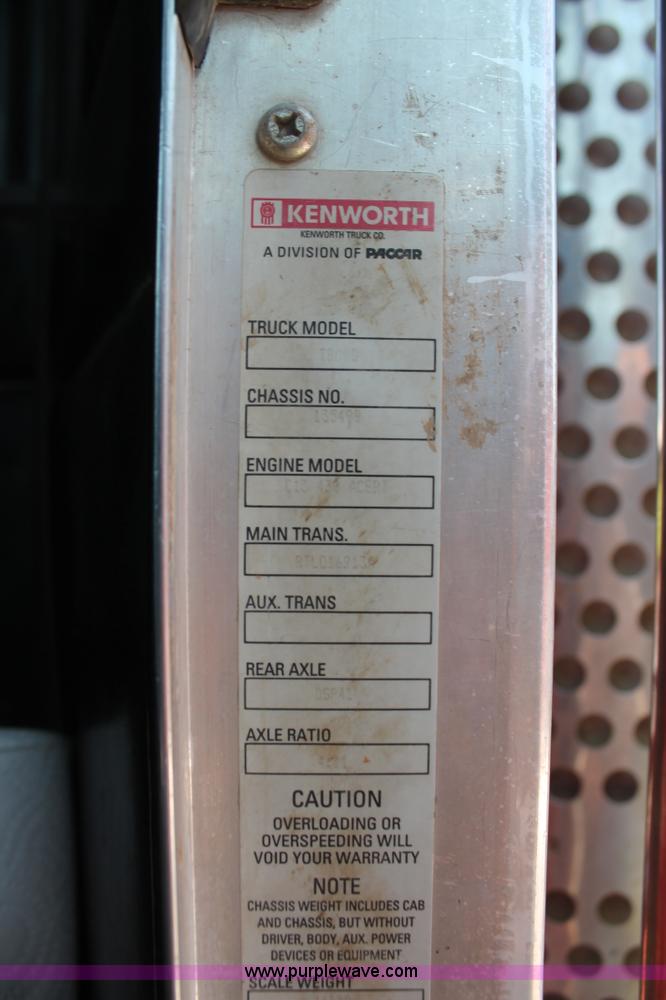 image for item H8205 2006 Kenworth T800 vacuum semi truck