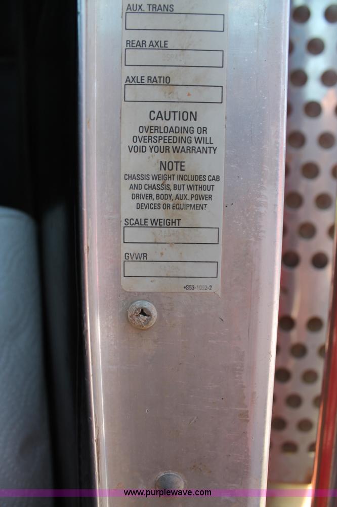 image for item H8205 2006 Kenworth T800 vacuum semi truck