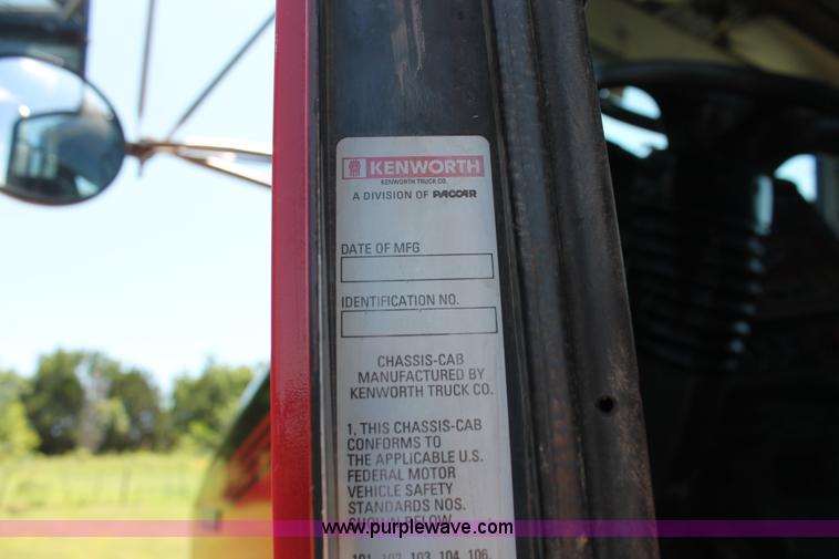 image for item H8205 2006 Kenworth T800 vacuum semi truck