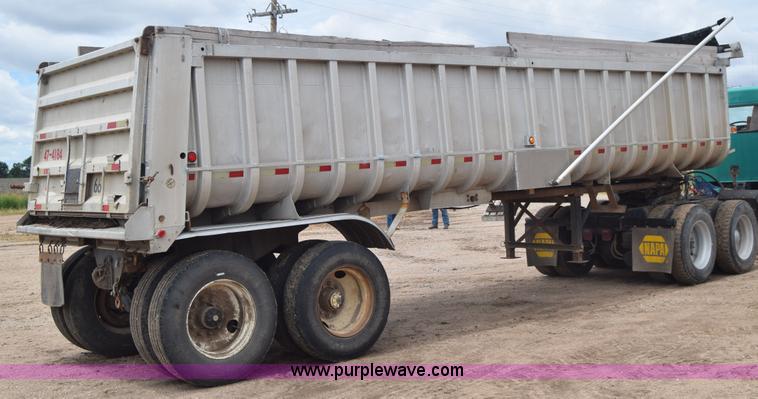 image for item J6578 1979 Freuhauf end dump trailer