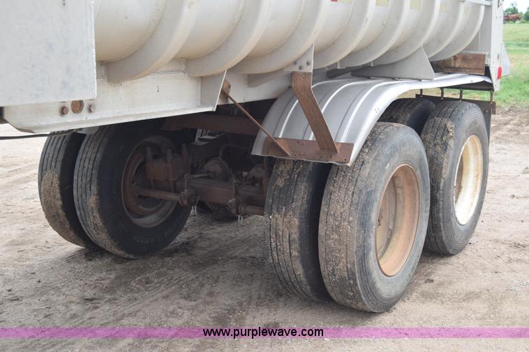 image for item J6578 1979 Freuhauf end dump trailer