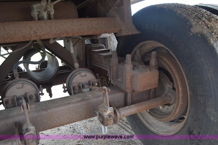 image for item J6578 1979 Freuhauf end dump trailer
