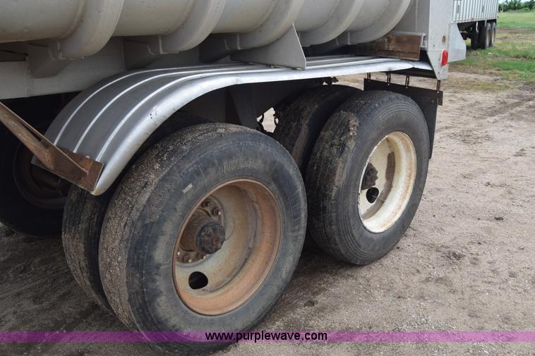 image for item J6578 1979 Freuhauf end dump trailer
