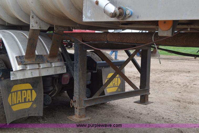 image for item J6578 1979 Freuhauf end dump trailer