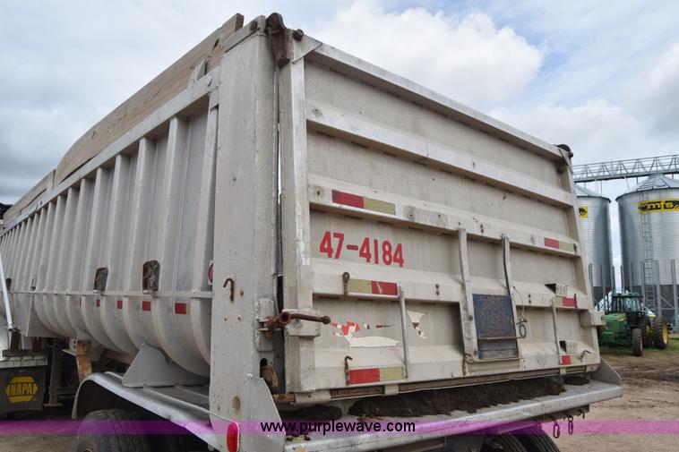 image for item J6578 1979 Freuhauf end dump trailer