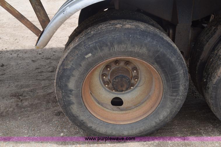 image for item J6578 1979 Freuhauf end dump trailer