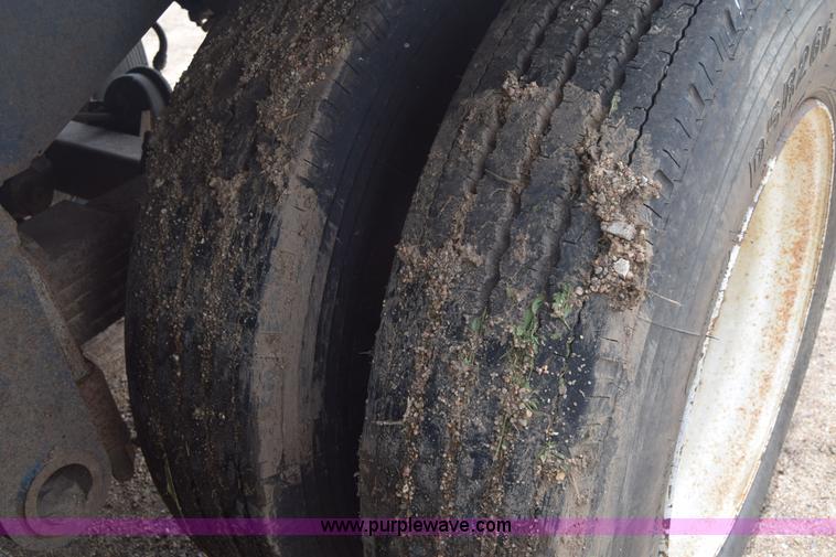 image for item J6578 1979 Freuhauf end dump trailer