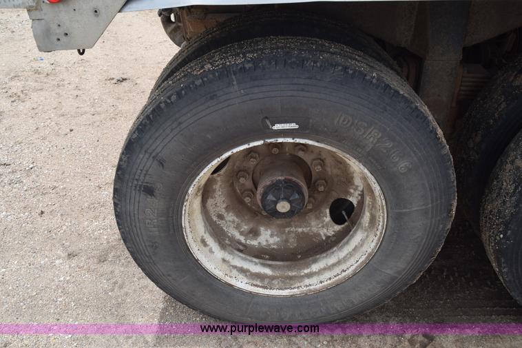 image for item J6578 1979 Freuhauf end dump trailer