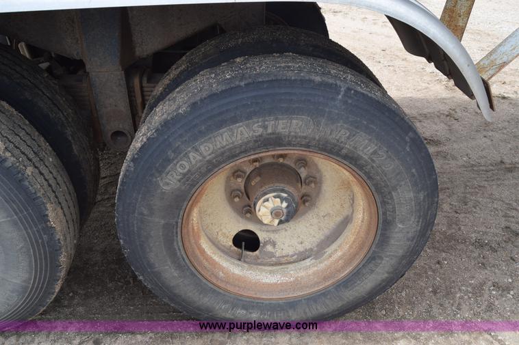 image for item J6578 1979 Freuhauf end dump trailer