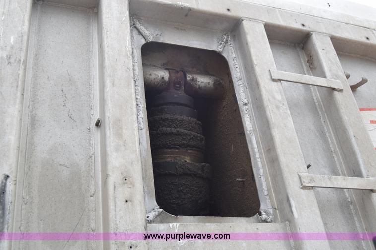 image for item J6578 1979 Freuhauf end dump trailer