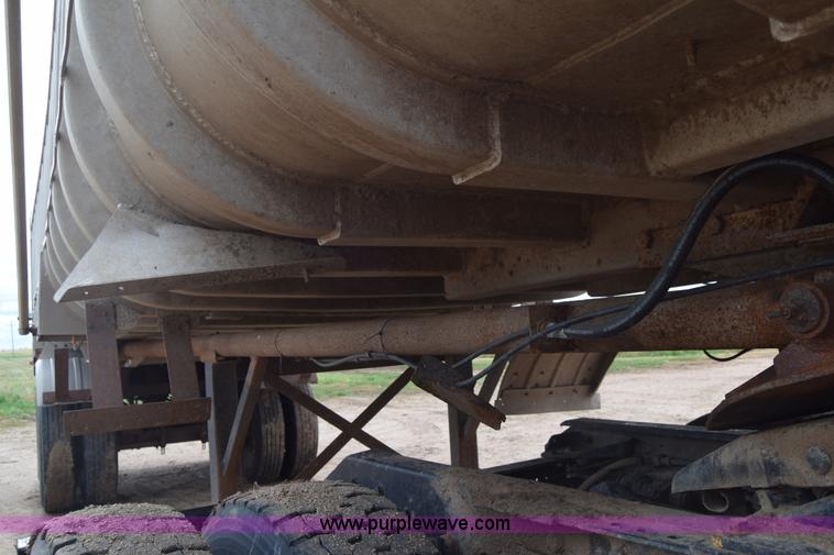 image for item J6578 1979 Freuhauf end dump trailer