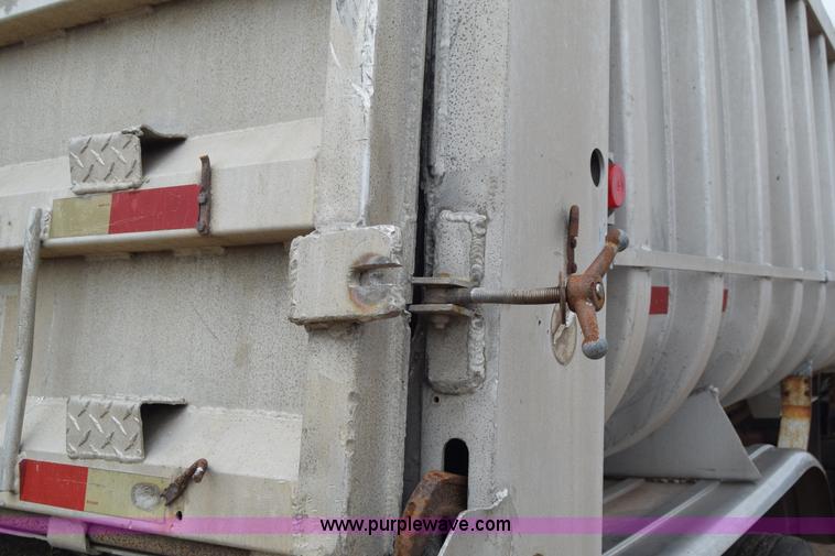 image for item J6578 1979 Freuhauf end dump trailer