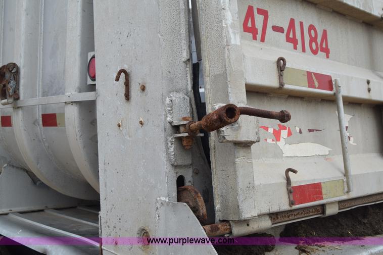 image for item J6578 1979 Freuhauf end dump trailer