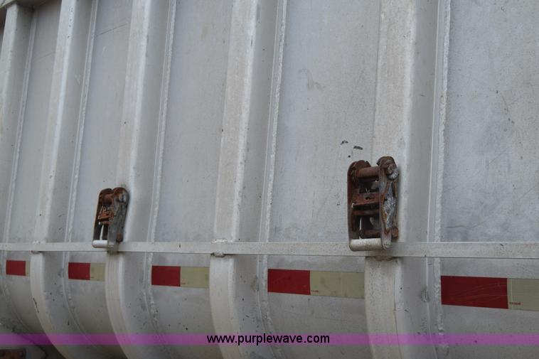 image for item J6578 1979 Freuhauf end dump trailer