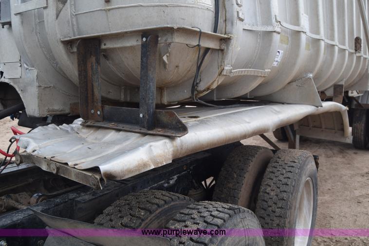 image for item J6578 1979 Freuhauf end dump trailer