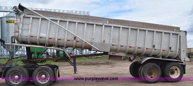 image for item J6578 1979 Freuhauf end dump trailer