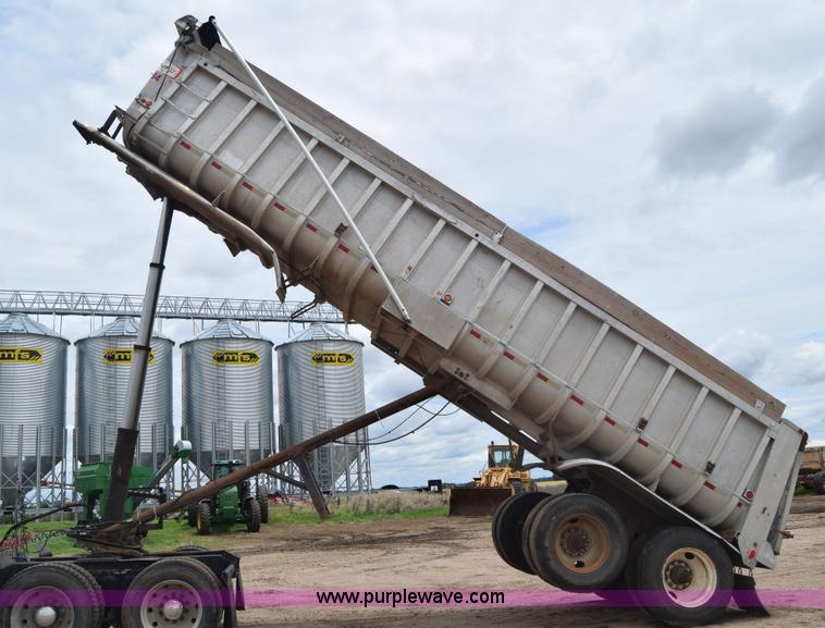 image for item J6578 1979 Freuhauf end dump trailer