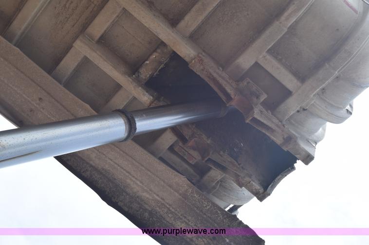 image for item J6578 1979 Freuhauf end dump trailer