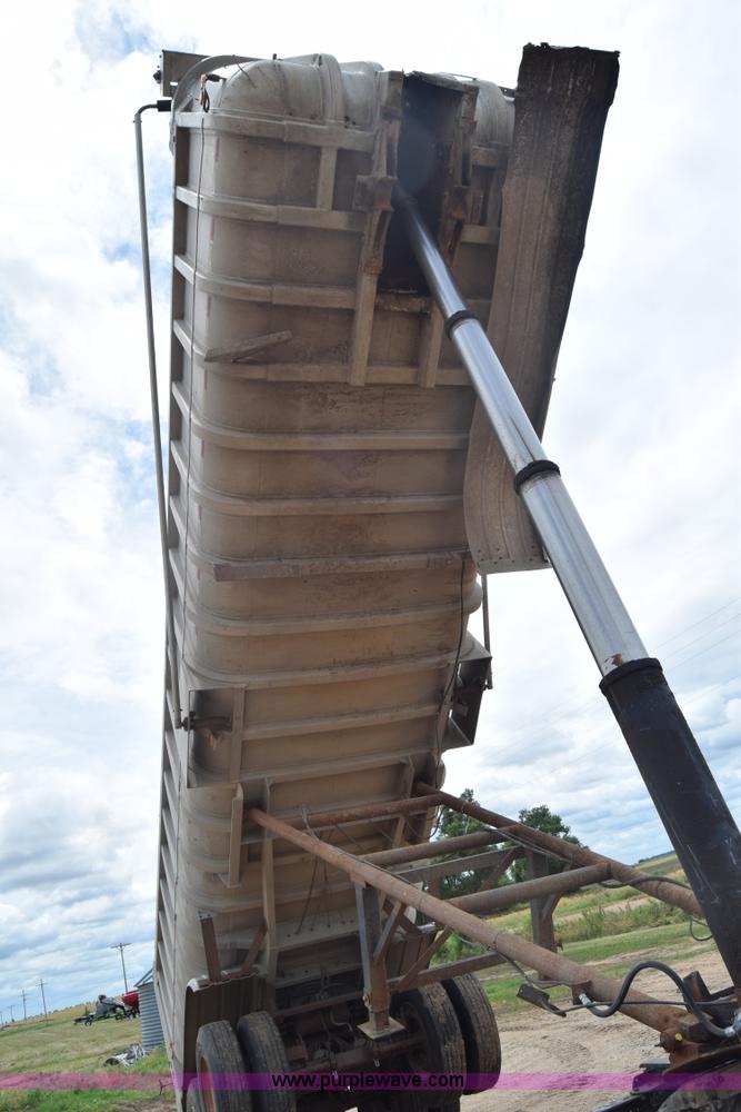 image for item J6578 1979 Freuhauf end dump trailer