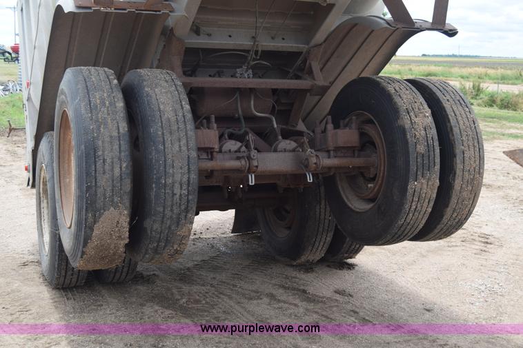 image for item J6578 1979 Freuhauf end dump trailer