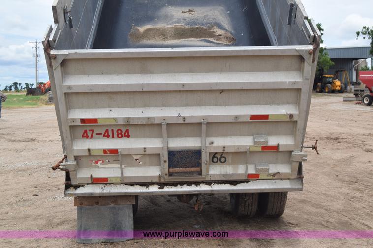 image for item J6578 1979 Freuhauf end dump trailer