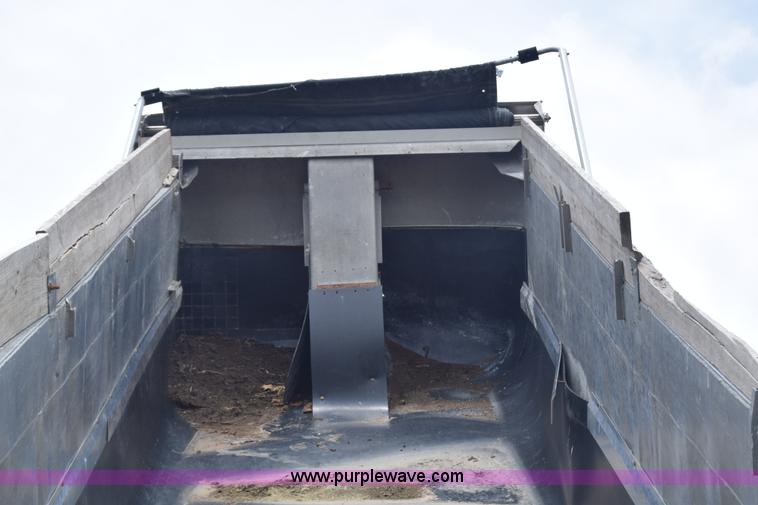 image for item J6578 1979 Freuhauf end dump trailer