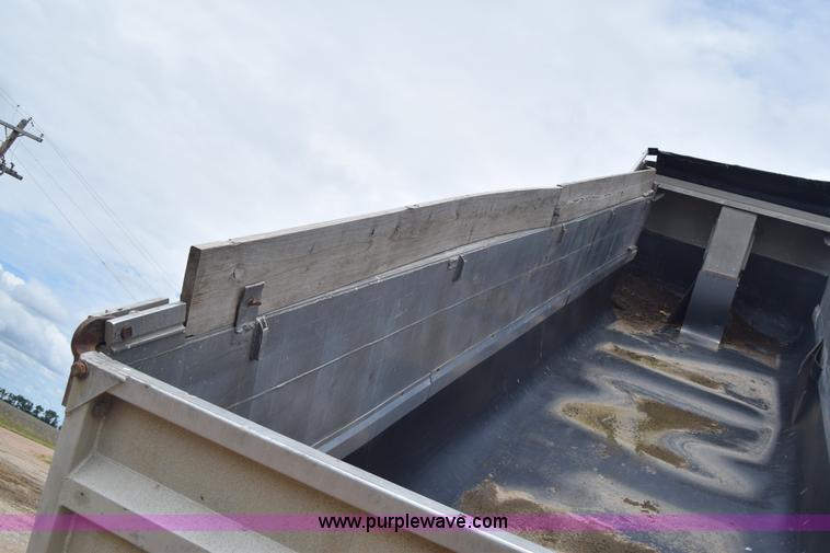 image for item J6578 1979 Freuhauf end dump trailer