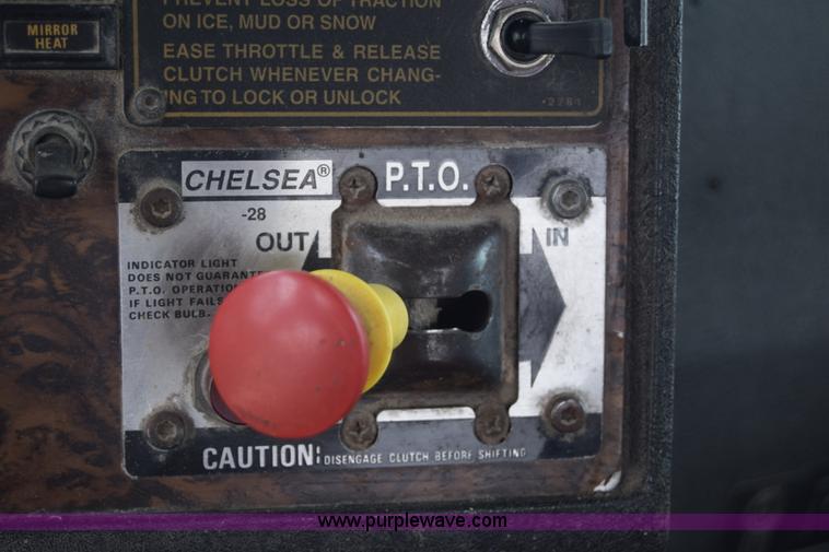 image for item J6579 1993 Kenworth T800 semi truck