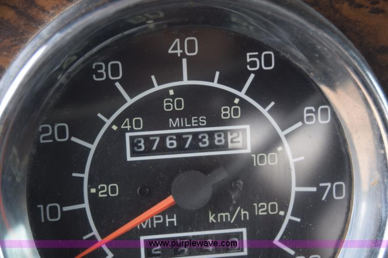 image for item J6579 1993 Kenworth T800 semi truck